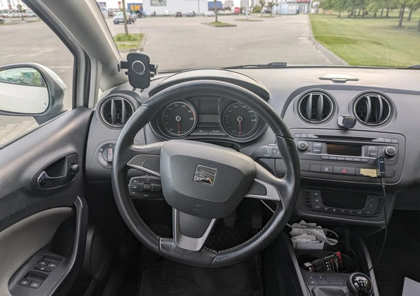 Seat Ibiza cena 26999 przebieg: 142000, rok produkcji 2014 z Poznań małe 106